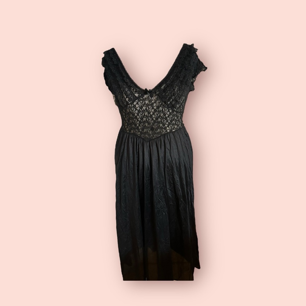 Cinema Elegant Black Lace Nightgown  (B05)